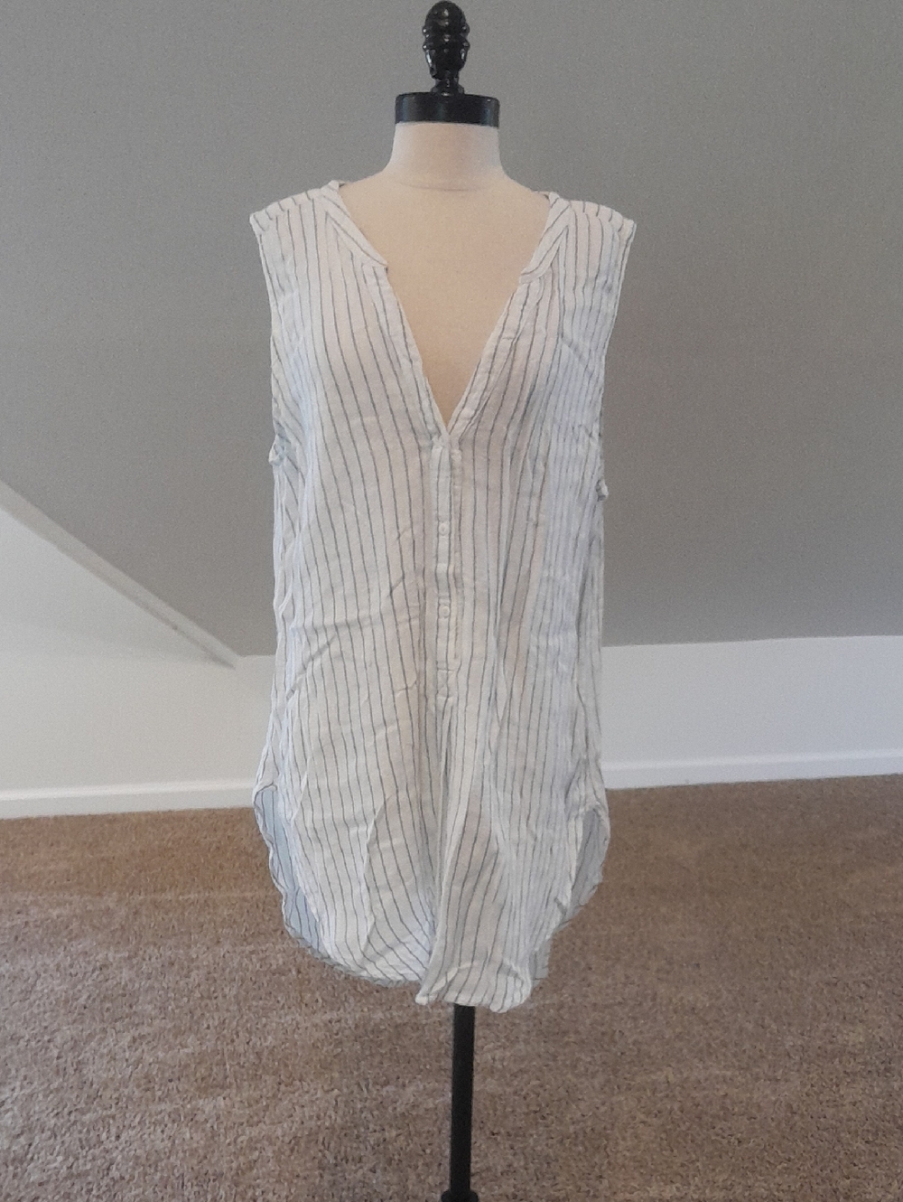 Sanctuary White Top with Blue Pinstripes. Size LARGE. lightweight. Henley button